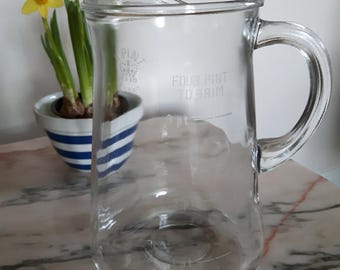 Large vintage 4 pint acid etched ,moulded glass serving jug/pitcher.