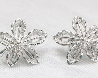 BNE # 102 Sarah Coventry Vintage Etched Silver Tone Leaf Clip On Earrings