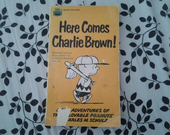 Here Comes Charlie Brown! - Vintage Peanuts Book