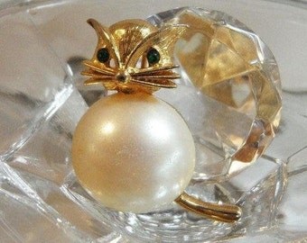 SUPER SALE Vintage Fat Cat Brooch. Marvella. Faux Pearl Belly Kitty Cat Pin.