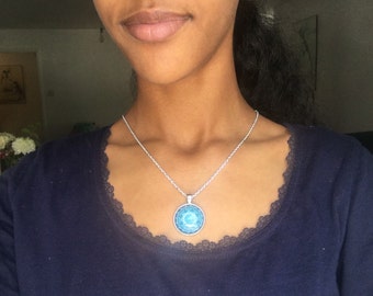 Beguiling Blue Pendant Silver Chain Necklace