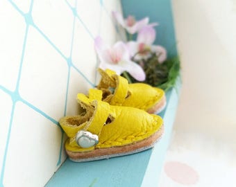 Mini Yellow Lemon Banana Leather T-Strap Shoes For Azone Pure Neemo M Size And Pukifee Neo Blythe Doll Hand Made By MizuSGarden