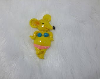 magnet depicting a mouse in a swimsuit