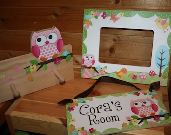 3 Piece Gift Set - Owls Love Birdies Girls 5x7 Photo Picture Frame, Clothespeg Rack and Door Sign