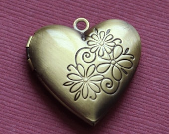 5 pcs antiqued brass heart Locket Pendant 25mm, brass locket pendant