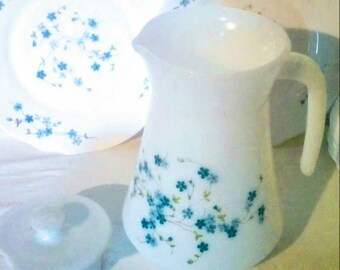 Carafe / pitcher / Jug Arcopal : Véronica, white opalex with small blue flowers, plastic cap, french vintage, 1970's, french retro pitcher