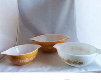 Pre-Loved Butterfly Gold Set Pyrex Mixing Bowls