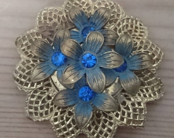 Vintage flower design brooch