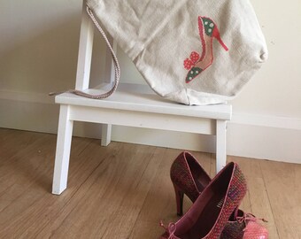 Linen embrodered shoe bad