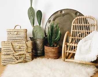 Set of two suitcases in straw