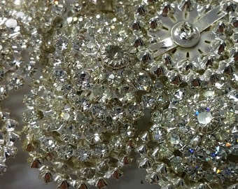 Swarovski Crystal Buttons in a row of 4 discs shanked (1)