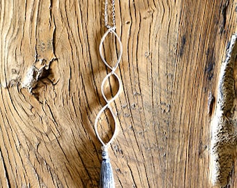 Interlaced silver necklace