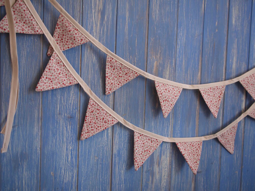 Tiny Bunting. Shabby Chic Bunting // Bunting // Floral