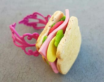 Ring ham Sandwich, salad, tomato and cheese