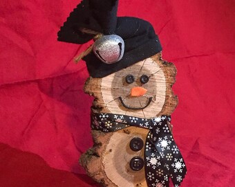 Wood slice snowman black star scarf