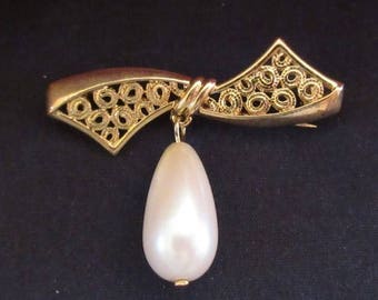 Bow Pin with Faux Drop Pearl