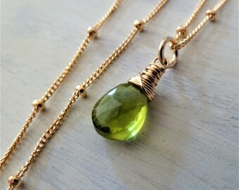 Peridot necklace. Layering gemstone necklace. Minimalist. August birthday. Peridot jewelry. Apple Green Peridot. Birthstone necklace. Gift