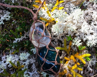 Crystal necklace with hemp cord