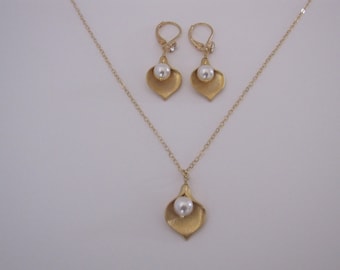 Gold Calla Lily earrings with CZ, Calla lily necklace, Calla lily necklace and earrings set, earrings with lever back