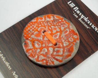 Round button “raku” in ceramic fact-hand 5: lace, orange, 4 cm