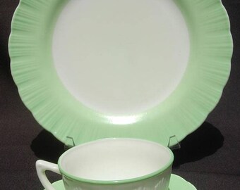 MacBeth Evans CREMAX Bordette Green Dinner Plates, Cups, Saucers 2 Sets