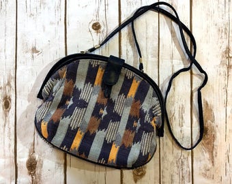 Vintage 90s Tapestry Cross Body Bag, 90s Southwestern Crossbody Purse, 90s Woven Clam Shell Purse, 90s Accessories, 90s Cross Body Purse