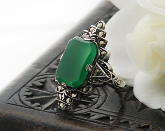 Vintage Art Deco Chrysoprase Ring, Marcasite & Sterling Silver Green Chalcedony Gemstone Ring - Ring US ring size 5, UK ring size J 1/2