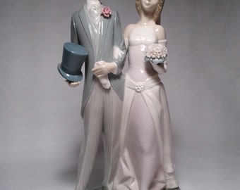 Lladro Wedding Couple in Pristine Condition with box - 12" x 6-1/2"