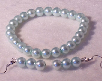 Aqua Stretch Bracelet with Matching Drop Earrings. Free Shipping