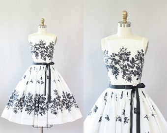 Vintage 50s Dress/ 1950s Cotton Dress/ Black & White Floral Cotton Dress w/ Full Skirt XXS/XS