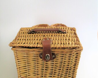 Vintage Wicker Picnic Basket