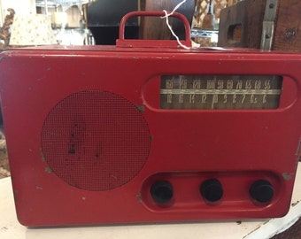 Antique Metal Detrola Tube Radio