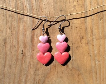 Heart earrings in shades of pink.
