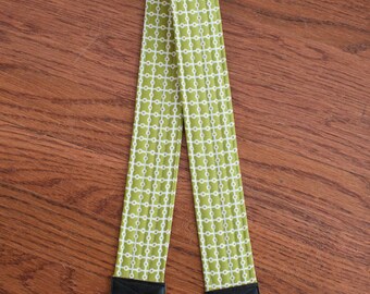 CAMERA STRAP in Moss Geometric