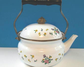 Théière en émail Vintage, rétro théière Floral, théière, fleur, Vintage, théière Vintage en émail blanc avec des fleurs en émail.