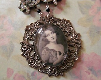 Jazz Age Lovely "Marion Benda" Cabachon Art Nouveau Style Necklace