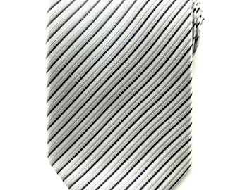 Mens Necktie Silver Grey White Twills 8.5 CM Necktie. Silver Neckties. Wedding Ties. Groomsmen Neck Tie. Designer Ties. Business Ties