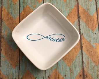 Sister // Ring Holder Ceramic Bowl // Birthday Gift // Ring Dish // Custom Jewelry Dish // Personalized Ring Dish