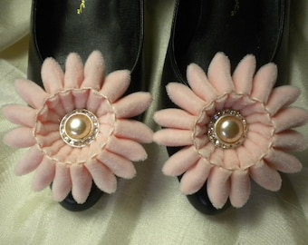 Pink Velvet Cocarde Shoe Clips