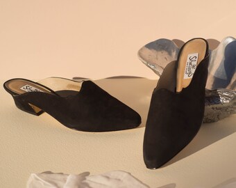 Vintage "Shoestrings" Brand Inverted Scalloped Edge Mule