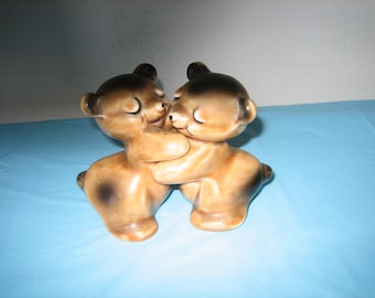 Vintage Van Tellingen Bear Hug Salt And Pepper Shakers - Hugging Bear S & P Shakers