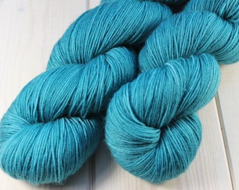 Skein hand dyed - Fingering - superwash Merino and Nylon (75/25) - 100 g / m 425 - teal