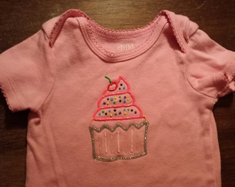 puffy paint cupcake birthday shirt or onesie