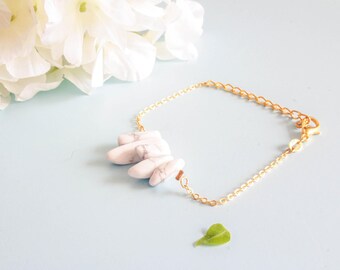 Bracelet "Nirvelli" Howlite and gold plated