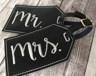 Mr and Mrs luggage tag set, travel gift 2 vinyl luggage tags, wedding honeymoon gift, couples gift destination wedding travel accessories