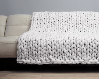 Chunky knit Blanket. Merino Wool Blanket. Bulky Blanket. Extreme Knitting by woolWow! Milk color.