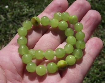 4 beads 8 MM green round Kunzite. *.