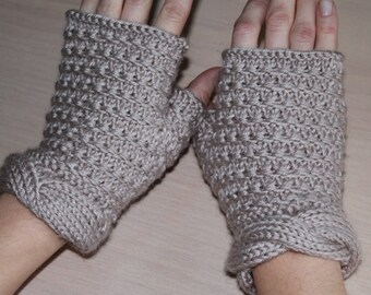 Women’s knit fingerless gloves with cabled cuff