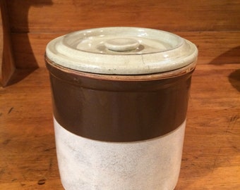 Antique two tone one gallon crock with lid