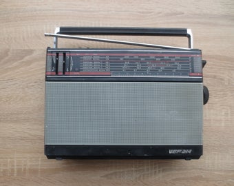 Vintage radio, Portable Radio, Home Audio, retro decor, radio Electronics, Modern Decor, collectibles, receiver, Plastic Radio